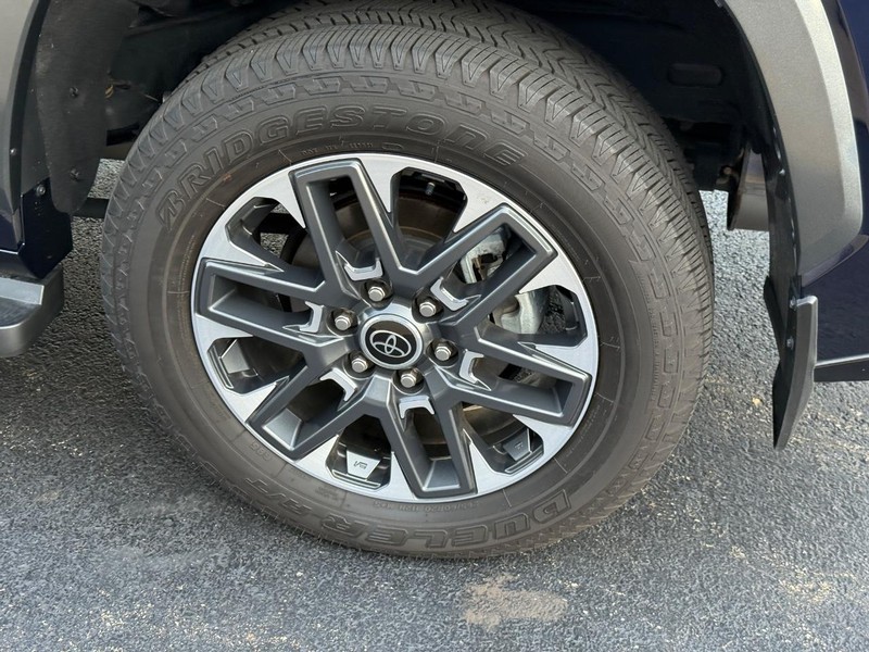 Toyota Sequoia Vehicle Image 7