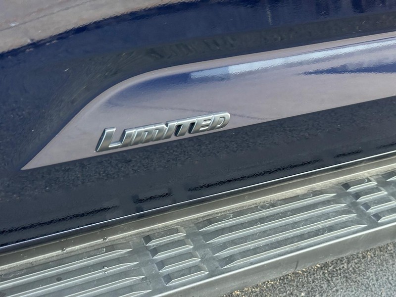 Toyota Sequoia Vehicle Image 9