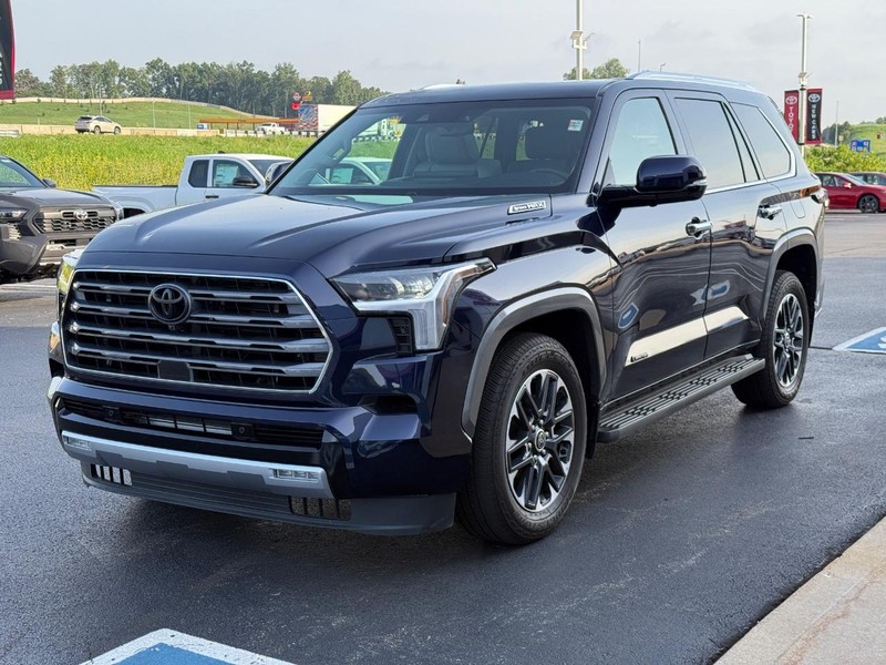 Toyota Sequoia Vehicle Image 10