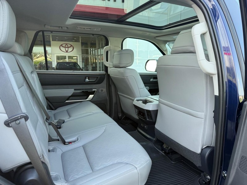 Toyota Sequoia Vehicle Image 13