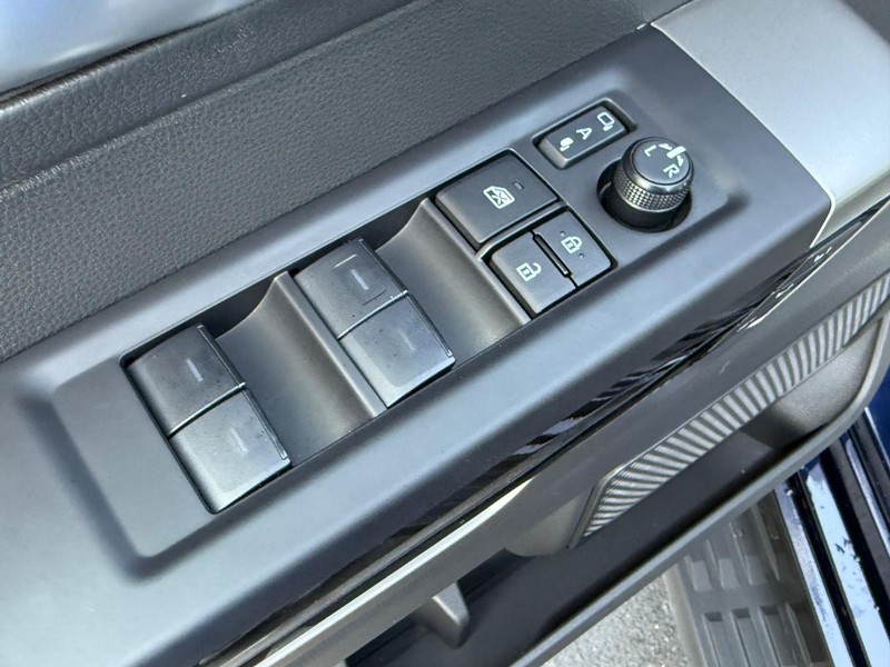Toyota Sequoia Vehicle Image 17