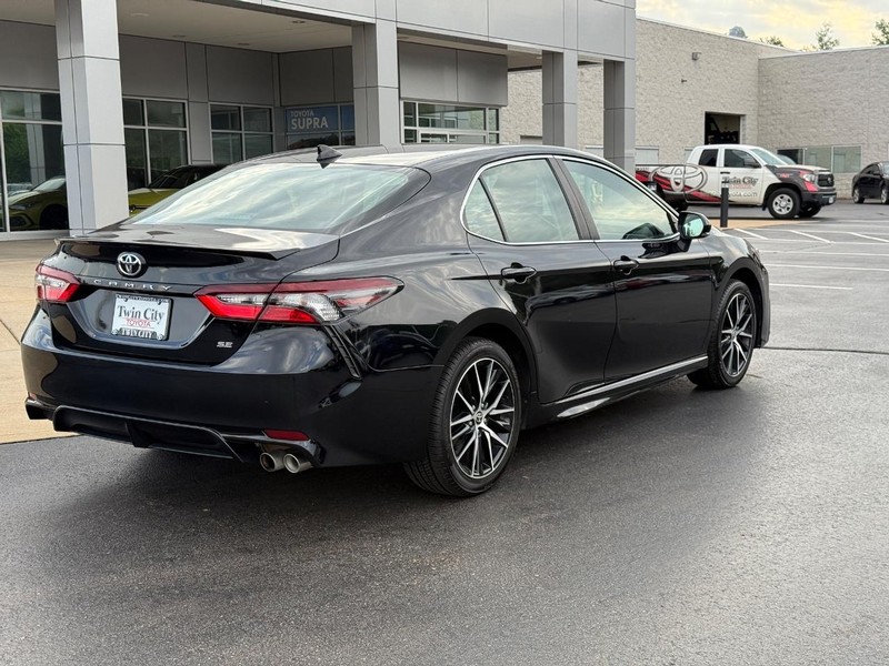 Toyota Camry Vehicle Image 3