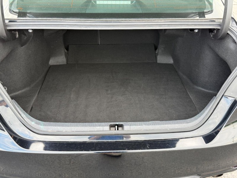 Toyota Camry Vehicle Image 4