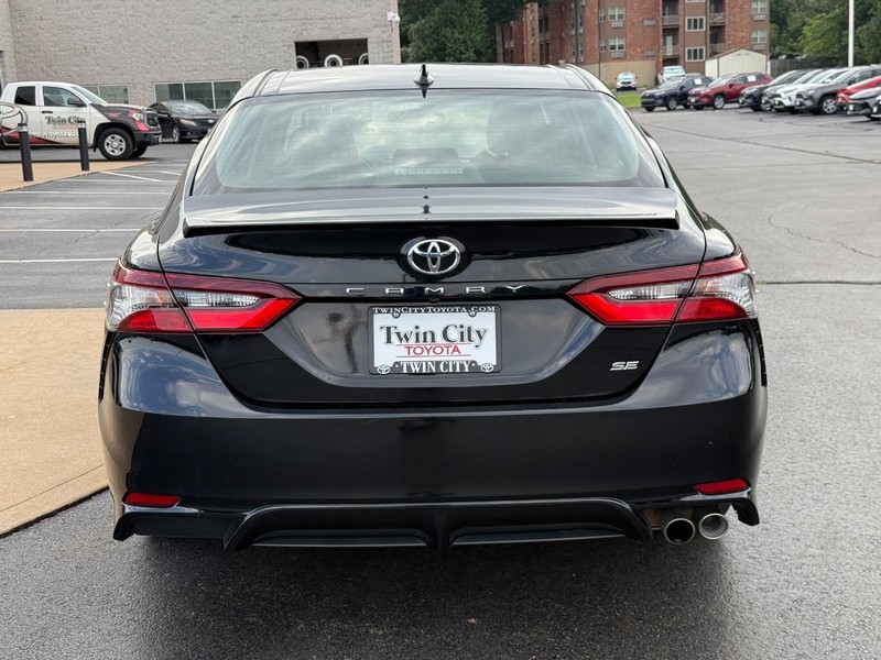 Toyota Camry Vehicle Image 5