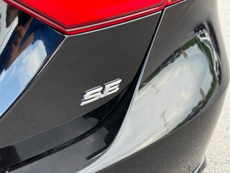 Toyota Camry Vehicle Image 6