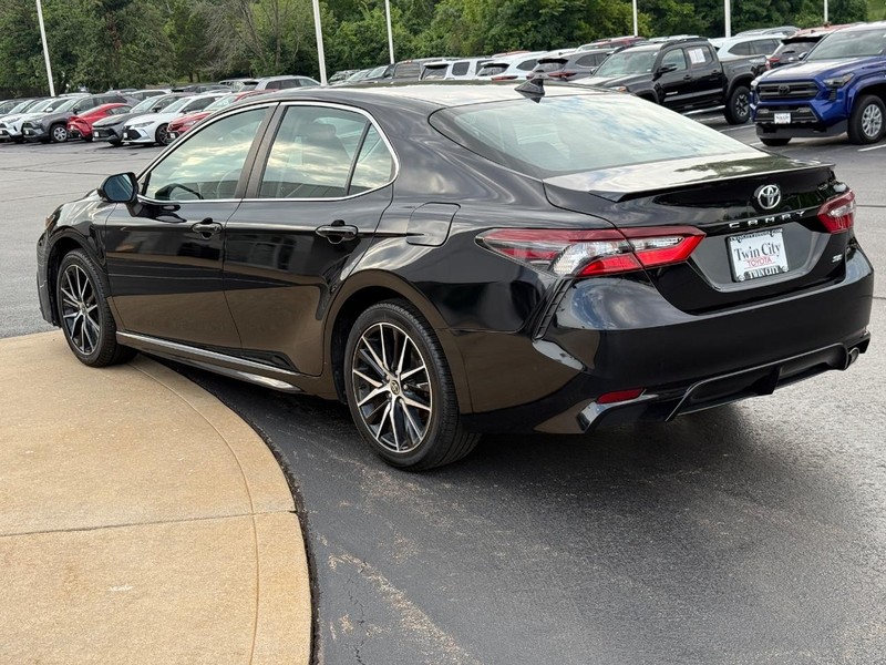 Toyota Camry Vehicle Image 7