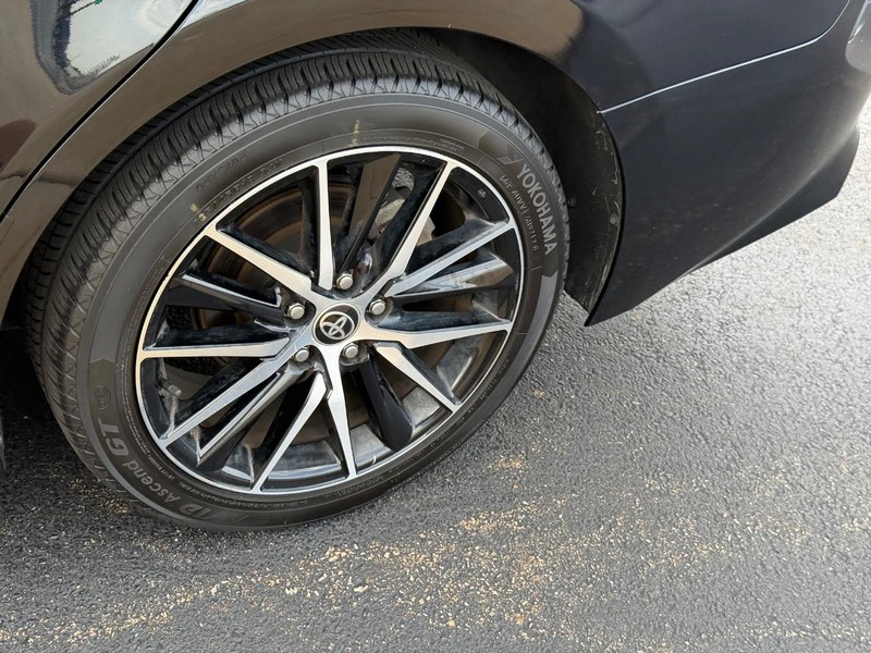 Toyota Camry Vehicle Image 8