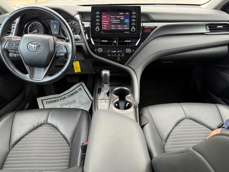 Toyota Camry Vehicle Image 12