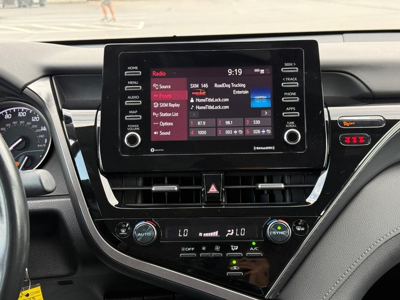 Toyota Camry Vehicle Image 14