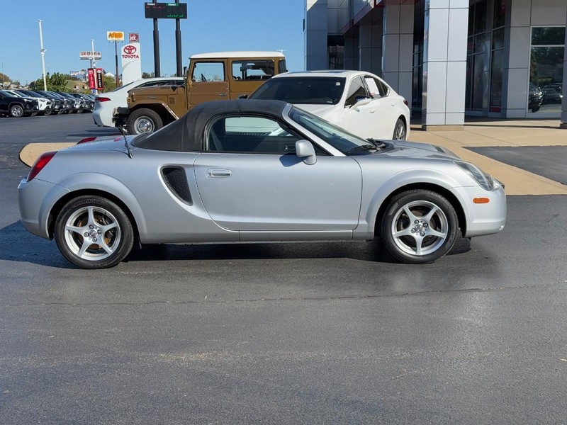 Toyota MR2 Spyder Vehicle Image 2
