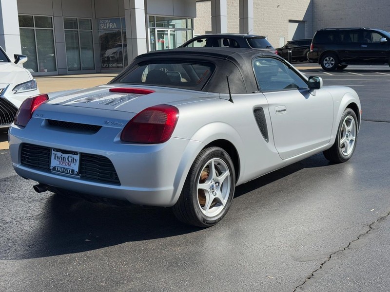 Toyota MR2 Spyder Vehicle Image 3