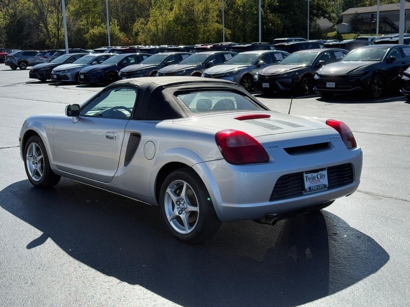 Toyota MR2 Spyder Vehicle Image 6
