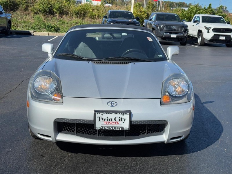 Toyota MR2 Spyder Vehicle Image 9