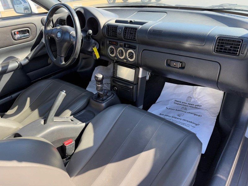 Toyota MR2 Spyder Vehicle Image 10