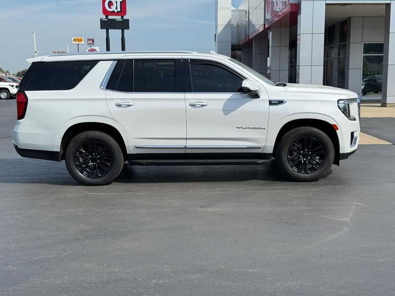 GMC Yukon Vehicle Image 2