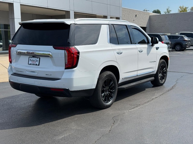GMC Yukon Vehicle Image 3
