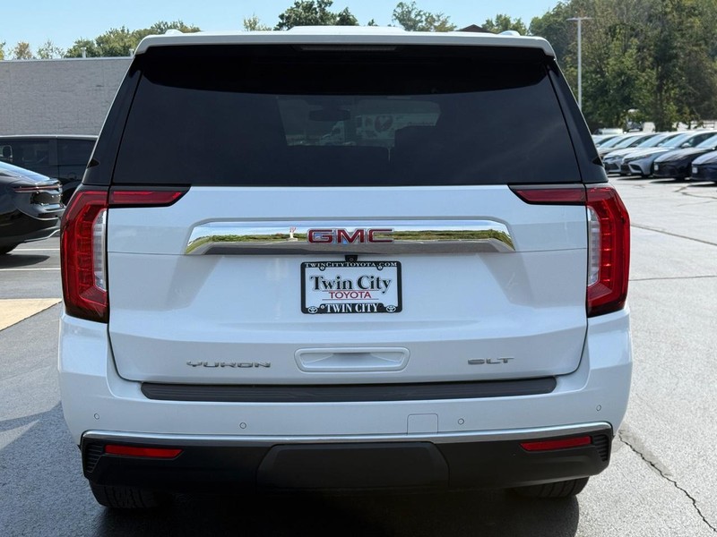 GMC Yukon Vehicle Image 5