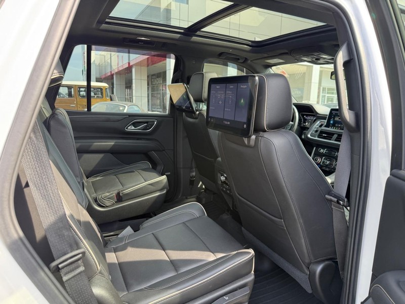 GMC Yukon Vehicle Image 12