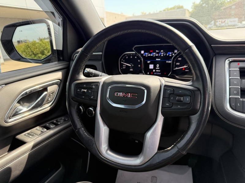 GMC Yukon Vehicle Image 14