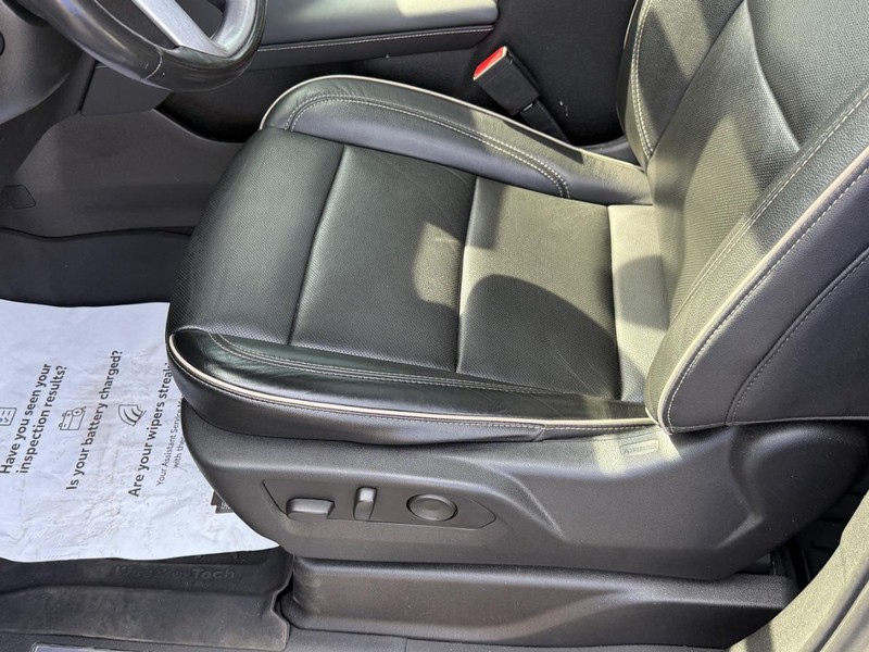 GMC Yukon Vehicle Image 19
