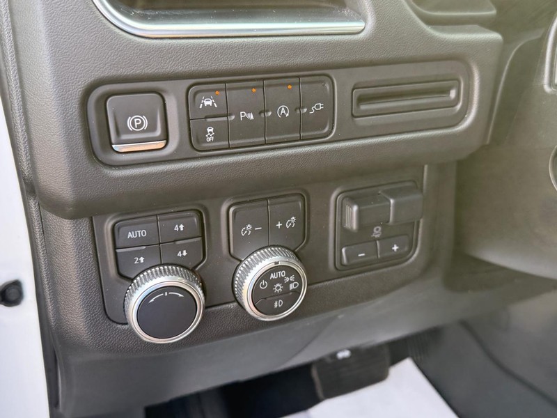 GMC Yukon Vehicle Image 20