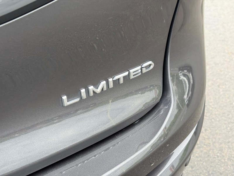 Toyota Crown Vehicle Image 6