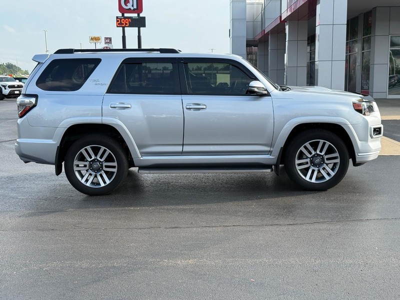 Toyota 4Runner Vehicle Image 2