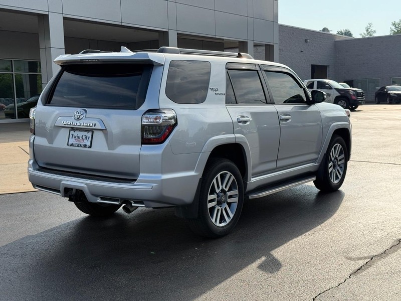 Toyota 4Runner Vehicle Image 3