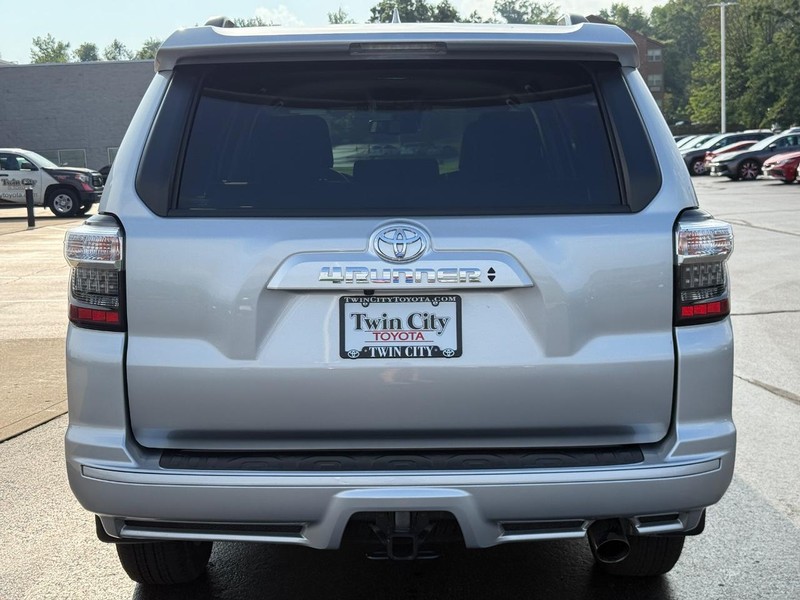 Toyota 4Runner Vehicle Image 5