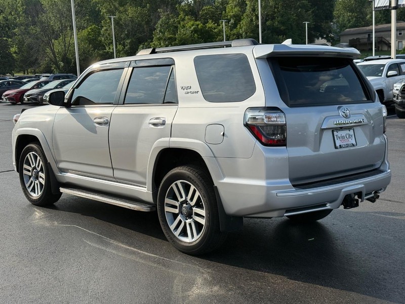 Toyota 4Runner Vehicle Image 6