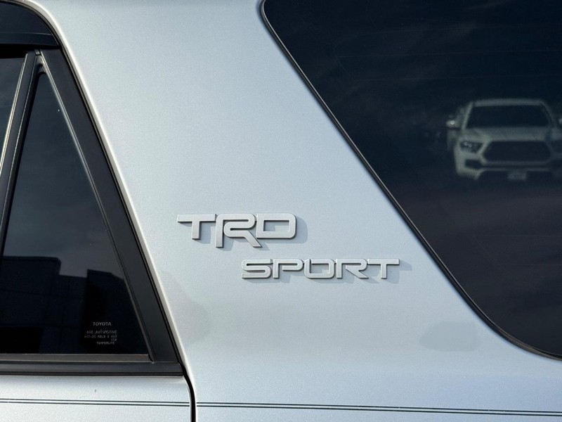 Toyota 4Runner Vehicle Image 8