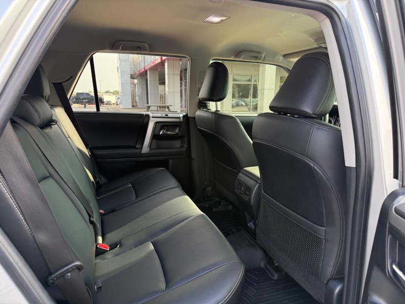 Toyota 4Runner Vehicle Image 11