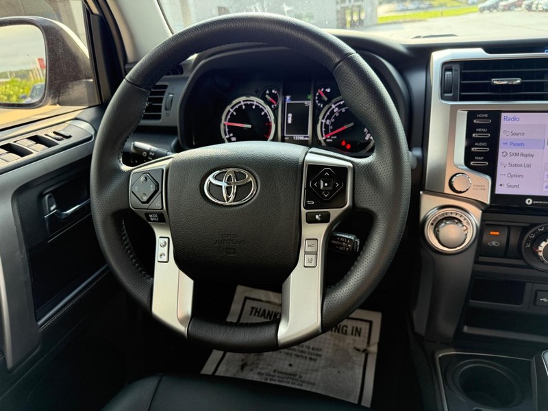 Toyota 4Runner Vehicle Image 13