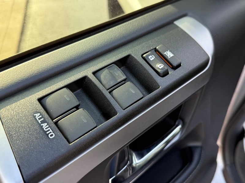 Toyota 4Runner Vehicle Image 15