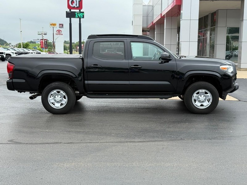 Toyota Tacoma 4WD Vehicle Image 2