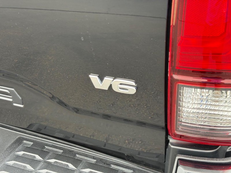 Toyota Tacoma 4WD Vehicle Image 6