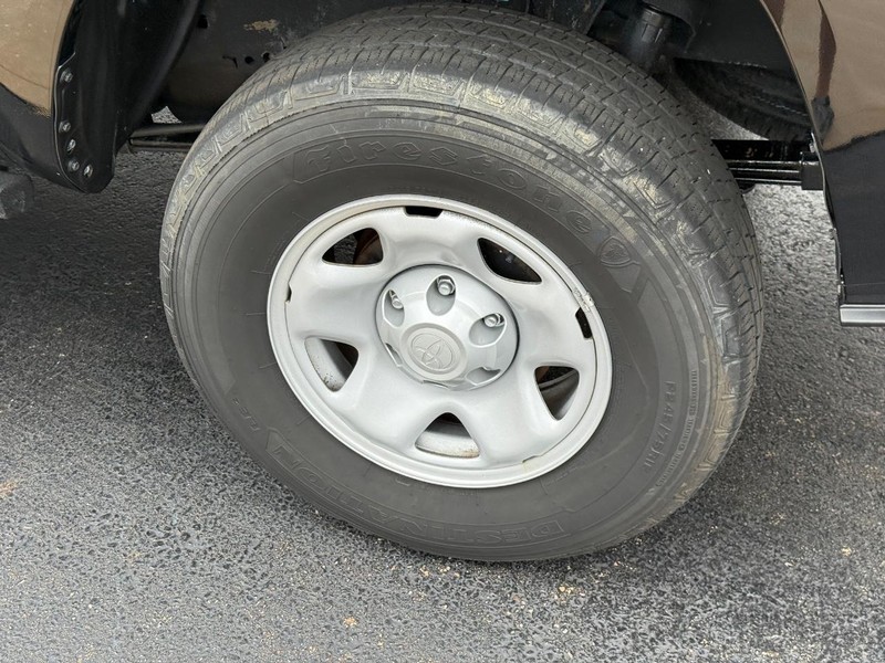 Toyota Tacoma 4WD Vehicle Image 8