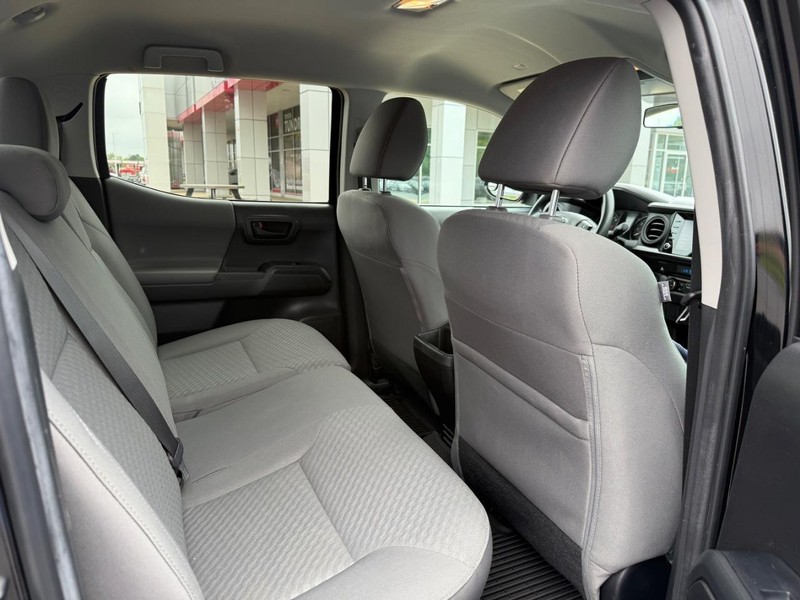 Toyota Tacoma 4WD Vehicle Image 11