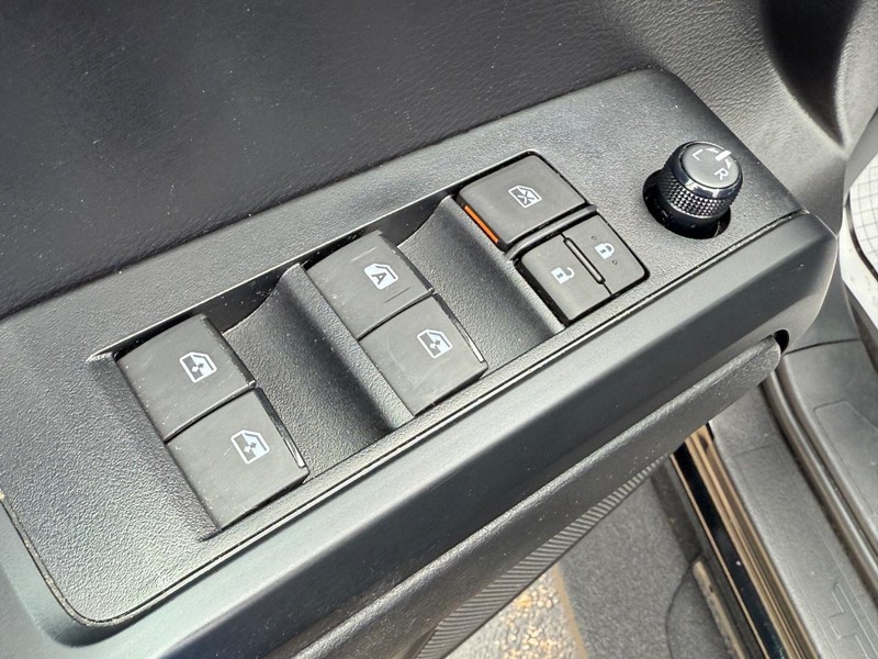Toyota Tacoma 4WD Vehicle Image 15