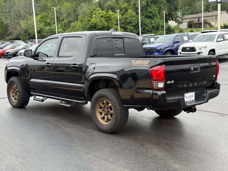 Toyota Tacoma 4WD Vehicle Image 6