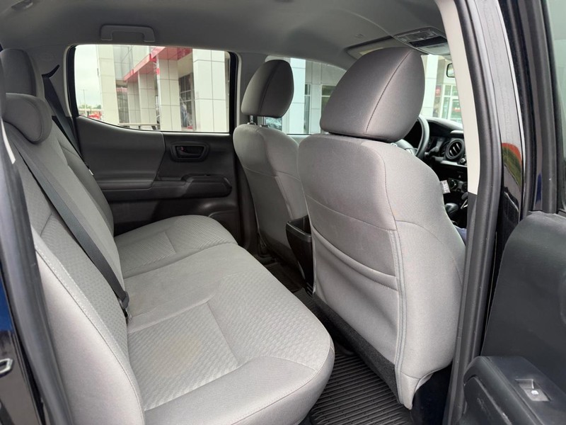 Toyota Tacoma 4WD Vehicle Image 11