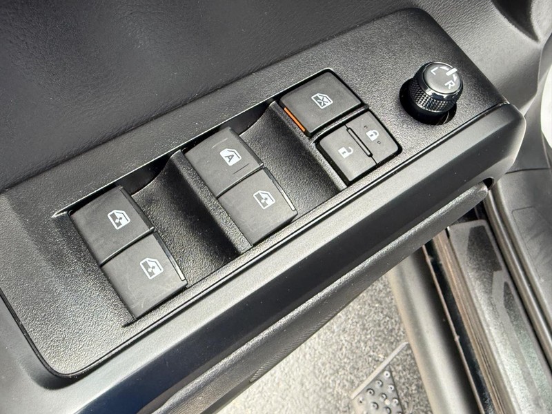 Toyota Tacoma 4WD Vehicle Image 15
