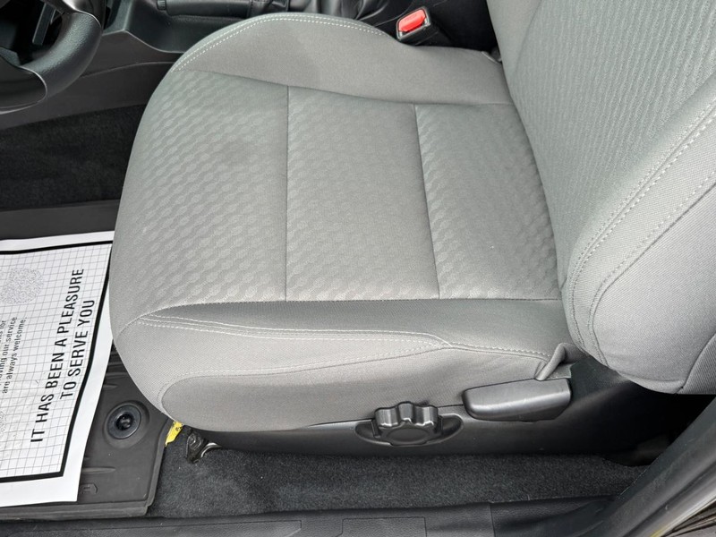 Toyota Tacoma 4WD Vehicle Image 16