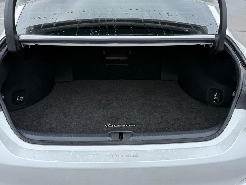 Lexus ES Vehicle Image 4
