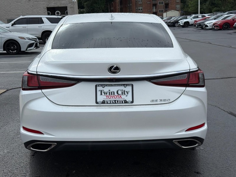 Lexus ES Vehicle Image 5