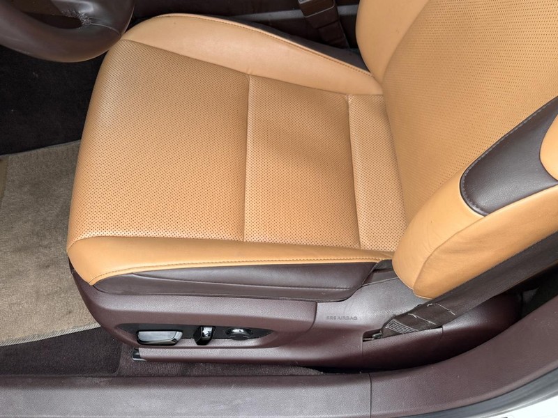Lexus ES Vehicle Image 15