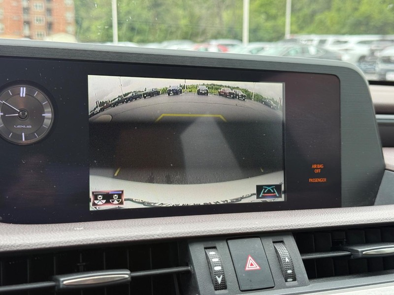 Lexus ES Vehicle Image 20