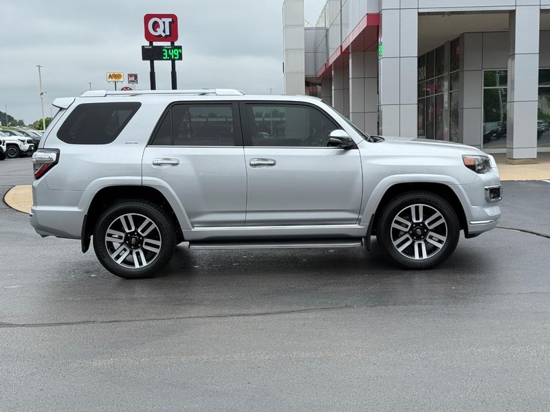 Toyota 4Runner Vehicle Image 2