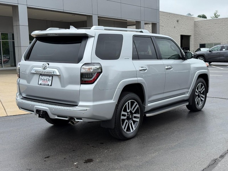 Toyota 4Runner Vehicle Image 3