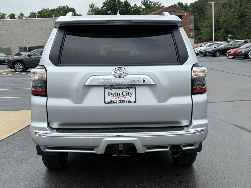 Toyota 4Runner Vehicle Image 5